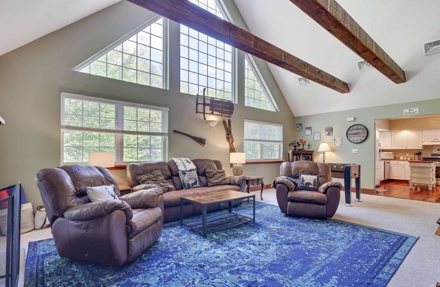 ⛱⛷⛰Mt. Maplewood Chalet❤️Fall Family-Budget☆HotTub☆Fireplace☆Games☆Ski☆Dogs+