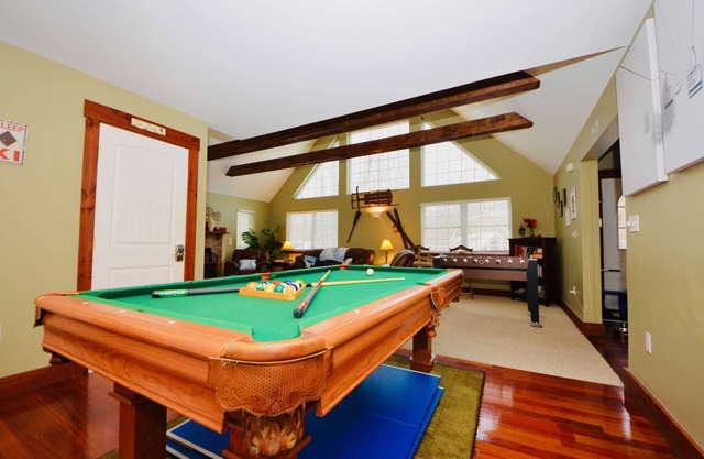⛱⛷⛰Mt. Maplewood Chalet❤️ 4BR ★HotTub★Poconos★Fireplace★Games★