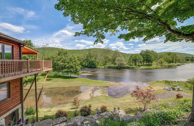 Mtn-View Catskills Cabin on Delaware River!