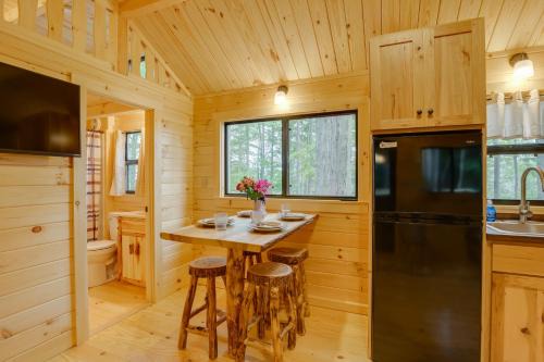 Mtn-View Middlebury Center Cabin Deck and Grill!