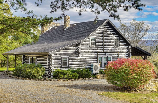 Mtn-View Mifflintown Cabin Near Hiking Trails!