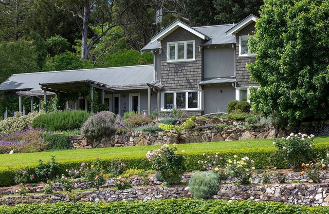 Mulgrave House - By Latitude South Coast