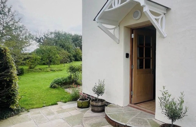 Mulsford Country Cottage