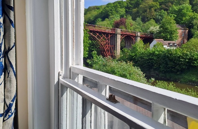 Multi Award winning holiday home with a stunning view of the Iron Bridge.n