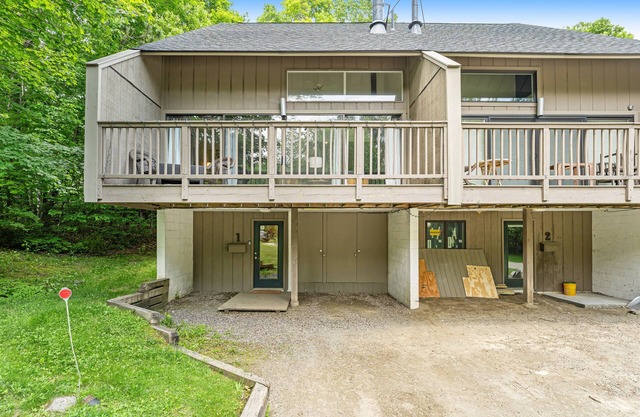 Multi-Level Home w/Free WiFi, Washer/Dryer, Shared Pool, Gas Fireplace, and Deck