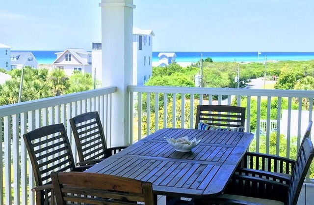 Multifamily Paradise: Elevator, Gulf Sunset Views, 100 yards to Public Beaches