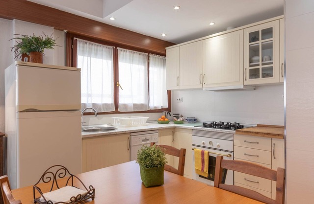 MUNDAKA HOME E-BI 260, With Good Access, Kitchen/Lounge/2Hab. WIFI, PARKING.