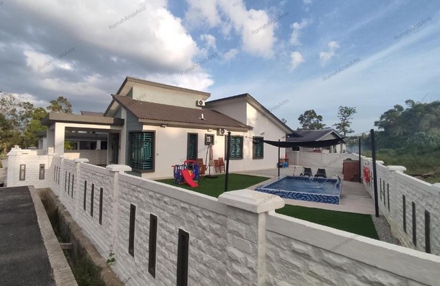 MUSLIM ONLY-Rumah Anas Anis Homestay with Pool