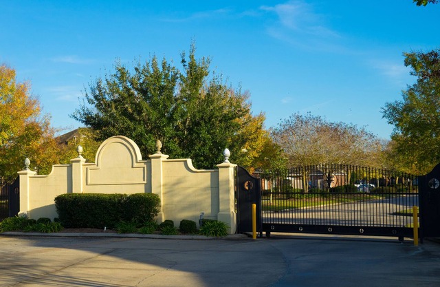Must See - Beautiful 1250 Sq Ft River Road Town Home 2.5 Miles To Tiger Stadium