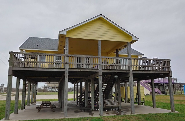 "My Crystal Beach House" -Updates - 2024, WiFi, Pet Friendly, Close to Beach!