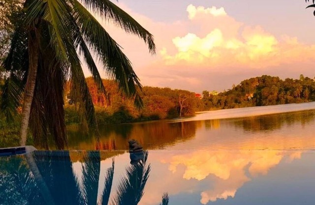 MyH-LAKE FRONT Pvt Villa with staff, FREE Breakfast, Near City
