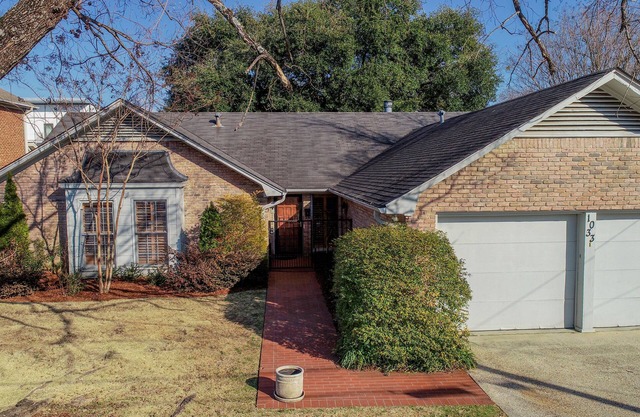 Myrtlewood Cottage- Book for Football Season! Walk to the Stadium!