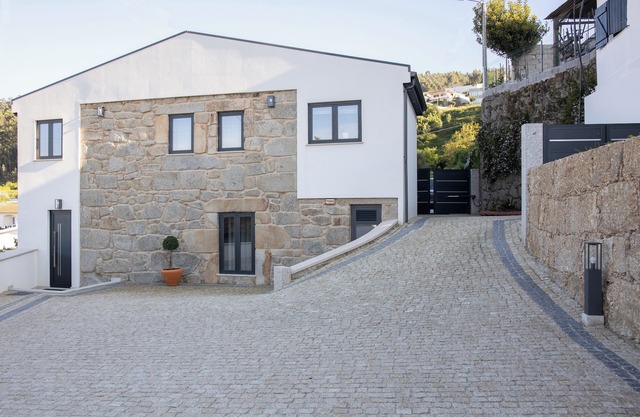 nA calm and peaceful place, ideal for families, surrounded by history.