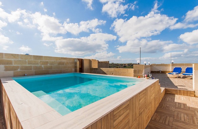 Naduri, Beautiful Gozitan Villa + Pool, Nadur Gozo, Malta