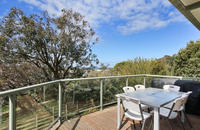 Nakarra - Lake Tyers Beach