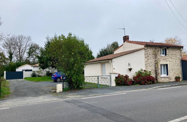 Nantes, a house in the country
