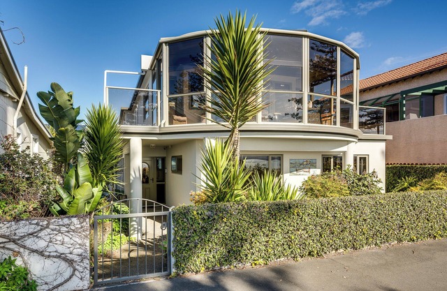 Napier Sea Views - Ahuriri Holiday House