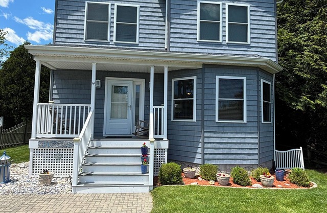 Narragansett RI/Scarborough Beach - Spacious 3 bedroom/2 Bathroom Home