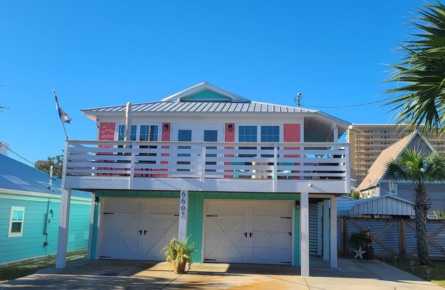 Nash Shell Beach Cottage, Sleeps 8. Walk to the beach, Pets considered.