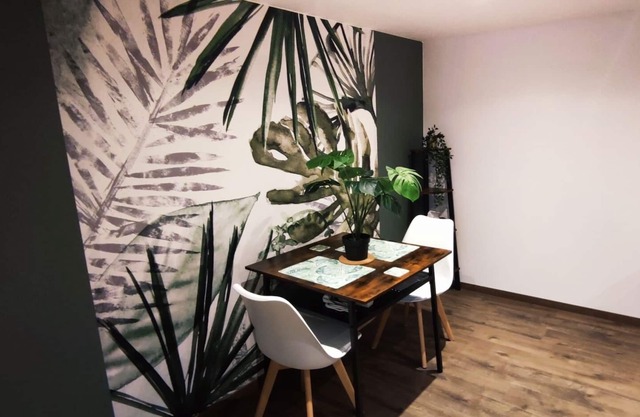 Natural: Quiet and pleasant studio