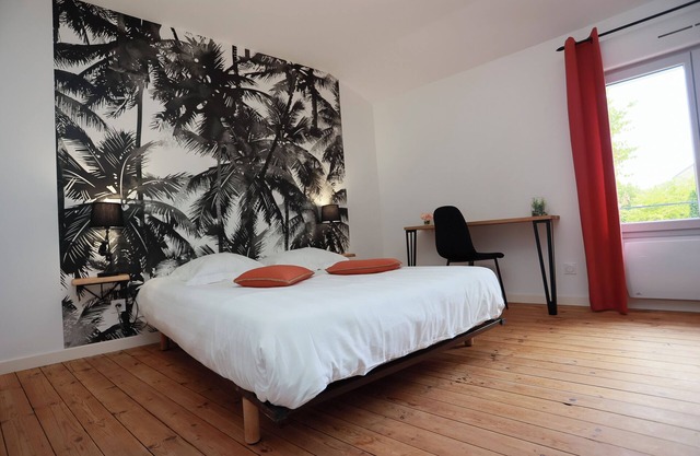Nature break in Doué La Fontaine: house with terrace and Bioparc decor