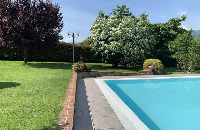 NATURE - cottage with garden, shared pool, private veranda
