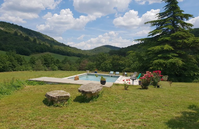 Nature gite located in a nature reserve in the Lubéron.