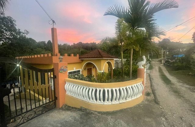 Nature lovers getaway w/AC,Wifi,King beds,jacuzzi