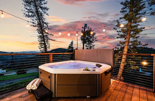 Nature Retreat w/Hot Tub, Fire Pit and Privacy
