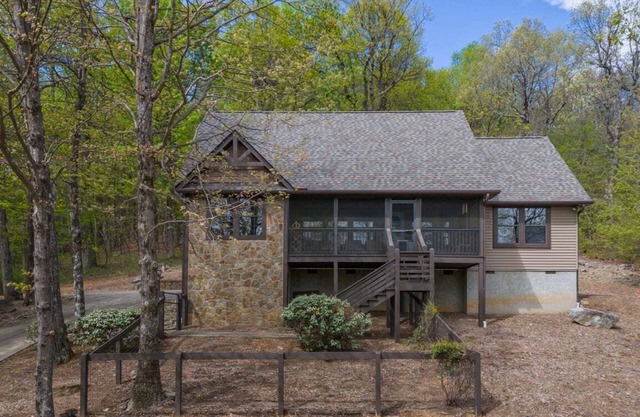 Nature's Getaway | Cozy, 3BR Mountaintop Cabin with Fire Pit and Fenced Yard
