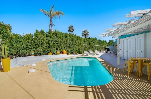 Navigate Stays Sunny Retreat Bright & Playful