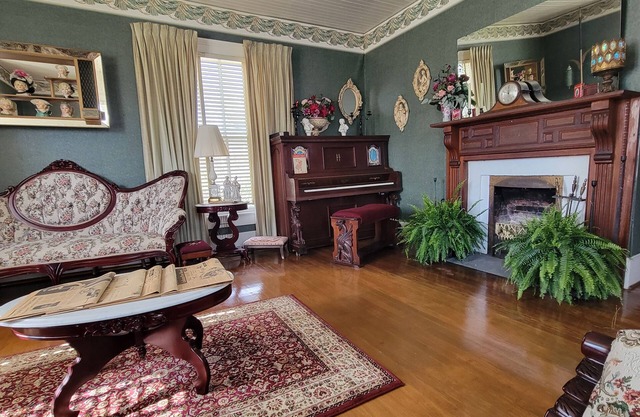 Nc's Nostalgic House 19 min from the Nc Zoo
