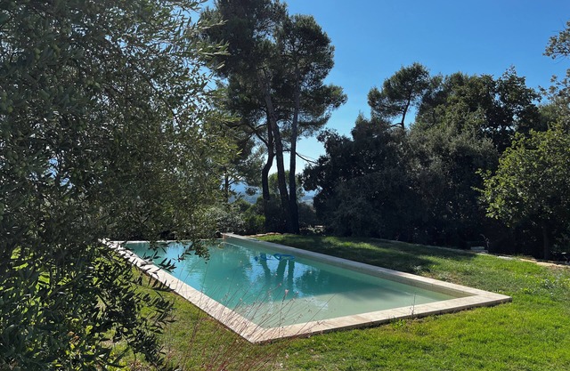 Near Aix en Provence, bastide with exceptional panorama