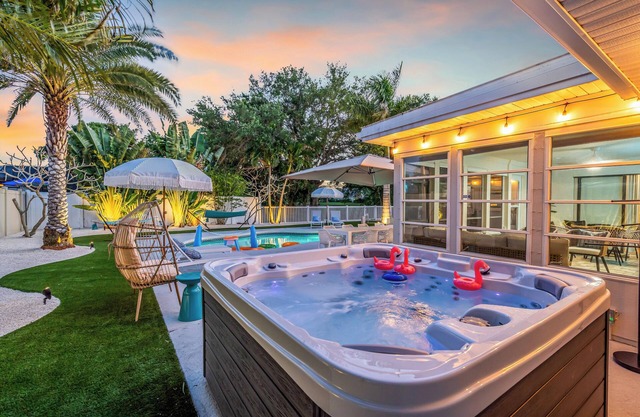 Near AMI/Sarasota-Heated Pool-Hot Tub-Putting Green-Backyard Games-Game Room