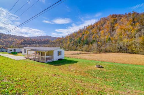 Near ATV and Hiking Trails Home with Deck in Oneida!