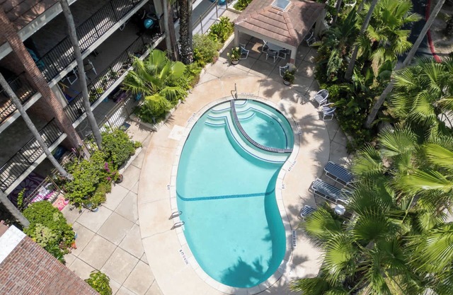 * Near Beach * Villa del Sol * 2 pools Big Patio