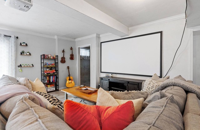 Near Boston - Home Theater - Game room - Peloton