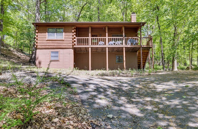 Near Bushkill Falls: Pocono Mountains Cabin!