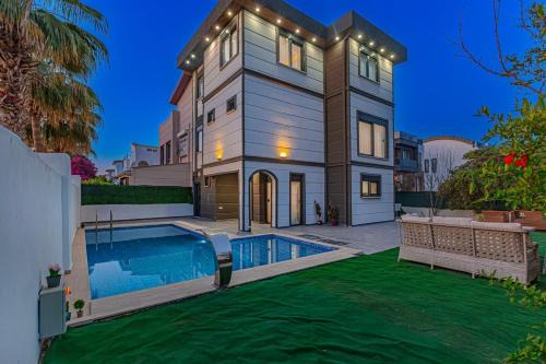 NEAR BY THE LAND OF LEGENDs , PRİVATE POOL WİTH JAKUZZİ VİLLA MOON