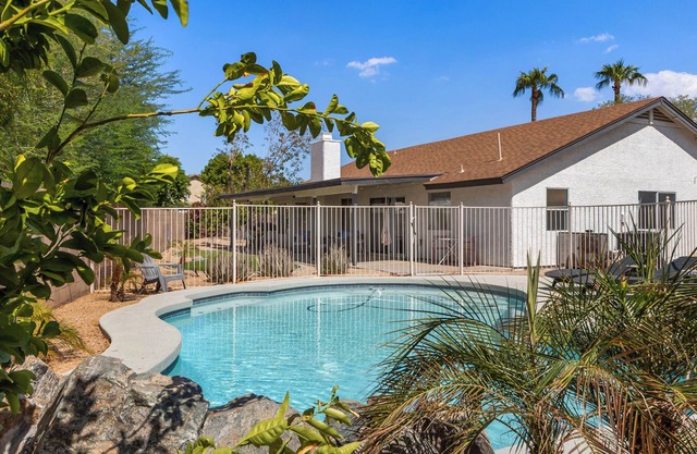Near Cardinal Stadium & Entertainment District!