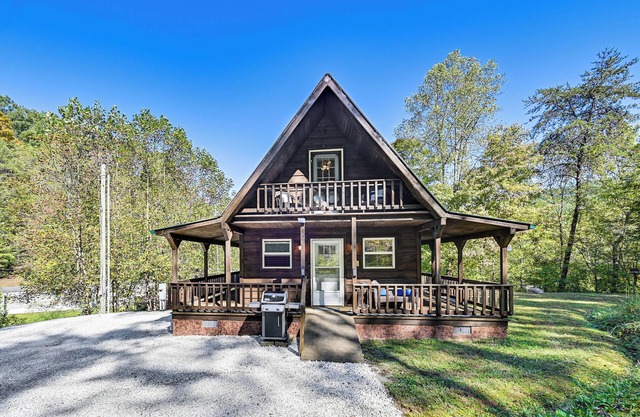 Near Cave Run Lake: Cabin w/Porch & Yard!