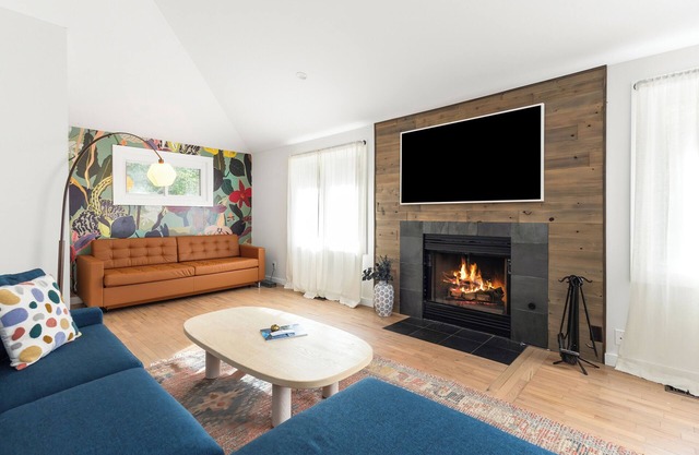 Near Cherry Beach, New Hot Tub, Yard, Fire Pit, EV charger