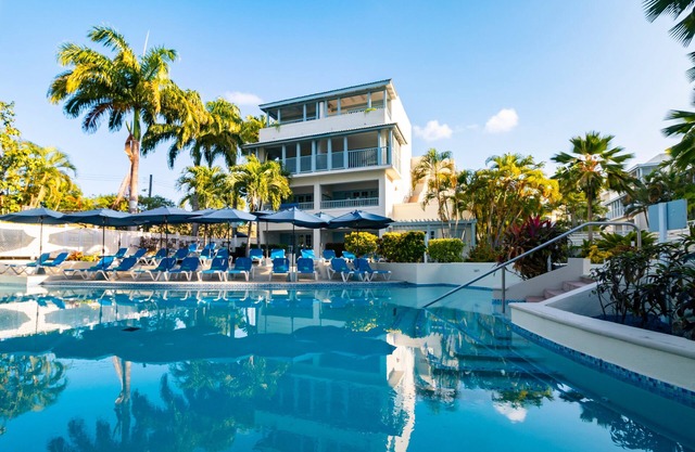 Near Drill Hall Beach! Beachfront Unit w/Balcony! FREE Parking, Pool!