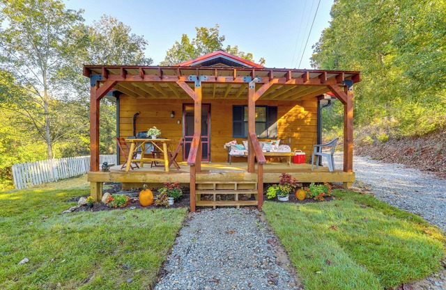 Near Fishing & Hiking: Ozark Getaway!