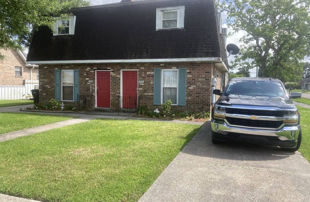 NEAR FRENCH QUARTER - 2 Bedroom Townhouse, SAFE neighbornood