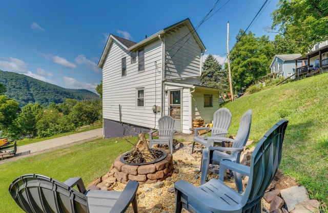 Near Hiking Trails: Central Emporium Home