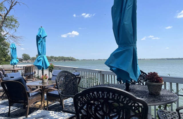 Near Okoboji, Lakeside Suite on Lost Island Lake