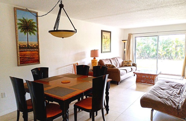 Near Siesta Key. Lg Patio. 2 King beds, Wi-Fi, Updated Sarasota Condo. 1st floor