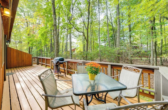 Near Skiing & Lakes: Contemporary Poconos Townhome