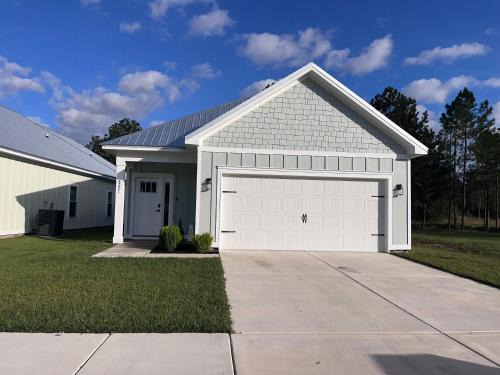 Near Sports Complex OWA beaches shopping restaurants mini golf Central to all the fun Foley has to offer